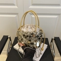 Bolso saco elegante con lentejuelas doradas, cordón ajustable y correa de cadena - Dorado
