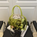 Bolso saco con lentejuelas verde neón, forro con cordón y correa de cadena metálica - Verde