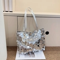 Bolso tote de lentejuelas plateadas con colgante de lazo de perlas y brillo metal - Con Colgante / Plateado