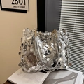 Silberne Pailletten-Hobo-Tasche mit Kettenriemen und Metallic-Finish für den Alltag - Silber