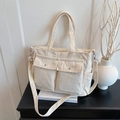 Borsa tote in velluto a coste bianco crema con doppie tasche e tracolla regolabile - Bianco