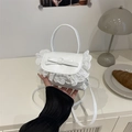 Mini witte crossbodytas met decoratieve strik en een elegante kanten afwerking - Wit