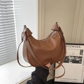 Minimalist brown crescent crossbody bag made of smooth faux leather with zipper - Brown