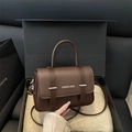 Sac bandoulière minimaliste marron foncé avec texture litchi en boîte cadeau - Marron