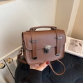 Borsa a tracolla retrò marrone in pelle PU con fibbie e manico superiore da donna - Marrone