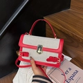 Umhängetasche in Rot und Off-White mit Webstruktur, Drehverschluss und Lederriemen - Rot