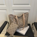 Set borsa tote con monogramma classico beige e marrone e pochette coordinata con zip - Cachi