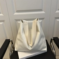 Sac fourre-tout minimaliste blanc crème en similicuir grainé avec un grand intérieur - Blanc