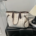 Sac seau crème avec bordure marron et motif ours incluant une petite pochette ronde - Blanc