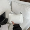 Retro weiße Leder-Dumpling-Tasche mit Knotendetails und silbernen Beschlägen - Weiß