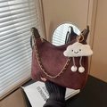 Sac fourre-tout demi-lune en daim bordeaux avec chaîne dorée et breloque nuage - Avec Pendentif / Marron
