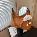 Sac cabas en daim marron avec bandoulière chaîne et un joli pendentif nuage en peluche - Avec Pendentif / Marron
