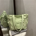 Schicke mintgrüne Nylon-Tragetasche mit Multi-Taschen-Design und weißen Kordelzügen - Grün