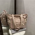 Borsa tote minimalista in nylon marrone chiaro con tasche e dettagli in corda bianca - Kaki