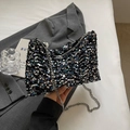 Elegante borsa a cuscino con paillettes nere e tracolla a catena d'argento chic - Colorato