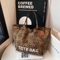 Schicke Canvas-Tragetasche mit Leopardenmuster und großem Schriftzug für Damen - Braun