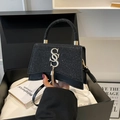 Schicke schwarze Pailletten-Umhängetasche mit goldener Quaste und S-Logo für Damenmode - Schwarz