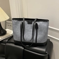 Minimalistische graue Filz- und schwarze Ledershopper für Damen mit viel Platz - Blau