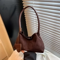 Bolso de hombro en ante marrón oscuro con detalle de asa trenzada minimalista - Marrón