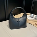 Bolso hobo minimalista de cuero mate negro con doble cremallera y diseño de media luna - Negro