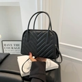 Borsa a tracolla nera trapuntata con cuciture a V e doppi manici superiori - Nero