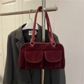 Schicke weinrote Samt-Schultertasche mit symmetrischen Klapptaschen und Griffen - Rot