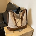 Grande borsa shopper bicolore beige e marrone effetto vintage con cerniera in metallo - Cachi