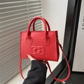 Borsa a mano quadrata in pelle PU rossa con logo G goffrato e tracolla rimovibile - Rosso