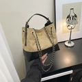 Gesteppte Khaki-Schwarz Umhängetasche mit goldenem Drehverschluss und Kette - Khaki