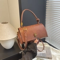 Bolso cuadrado de cuero marrón vintage con cierre giratorio de latón y asa con nudo lateral - Marrón