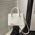 Borsa a tracolla in pelle bianca con logo G a rilievo e robusti manici superiori - Bianco