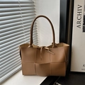 Bolso tote marrón de piel sintética tejida con diseño de cuadros para mujer casual - Marrón