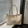 Bolso tote tejido en blanco crema con tiras anchas de cuero y detalle de lazo - Blanco