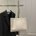 Bolso tote chic de cuero sintético blanco roto con logotipo y correas de hombro - Blanco