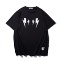 Oversize schwarzes Baumwoll-T-Shirt mit vier weißen Blitzdrucken und einem Rundhalsausschnitt - M / Schwarz