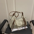 Grande borsa tote grigio-verde con zip a frange, catena di perle e finiture in pelle - Verde