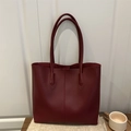 Retro wine red large tote bag with matte texture and minimalist vertical stitching - Red