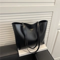 Borsa tote in pelle nera con scritta Fashion Bags dorata e spalline sottili - Nero