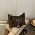Retro Umhängetasche mit Leopardenmuster, schwarzem Besatz und Schultergurt - Leopard Kaffee