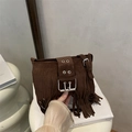 Bolso bandolera de ante marrón con flecos y hebilla plateada para mujer - Marrón