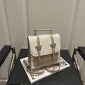 Sac à dos chic en similicuir beige et kaki avec boucles en étoile et bretelles réglables - Blanc