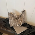 Borsa tote beige con motivo geometrico e tracolla a onde su panca in pelle nera - Marrone