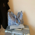Borsa tote grande a trama blu e bianca con tracolla jacquard coordinata da donna - Blu