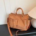 Borsa tote in velluto a coste marrone con doppie tasche frontali e tracolla - Marrone