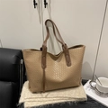 Vintage-Tragetasche in Aprikose mit Webstruktur und dunkelbraunen Schulterriemen - Khaki