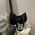 Bolso de hombro baguette de charol negro minimalista con letras doradas de moda - Negro