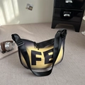 Borsa a tracolla chic con sfumatura gialla e nera e grande scritta FE sul davanti - Giallo