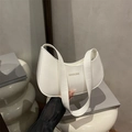 Bolso de hombro minimalista blanco crema en forma de media luna con letras doradas - Blanco