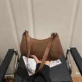 Braune Schultertasche aus Wildlederimitat mit Lederriemen und Reißverschluss für Herbst - Braun