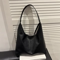 Sac fourre-tout noir minimaliste en similicuir grainé avec un design hobo spacieux - Noir
